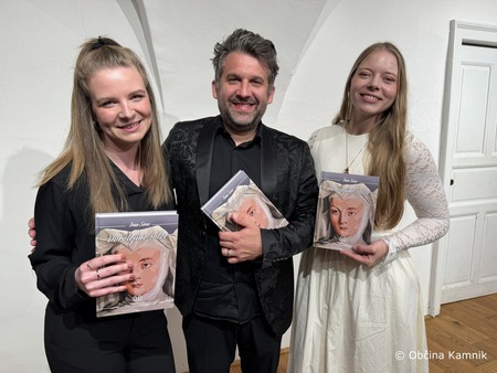 Polna dvorana in navdušenje ob predstavitvi romana Dorotejine solze Ivana Sivca (1)